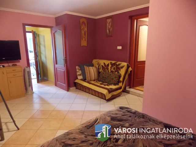 Igényes családi ház plusz 3 db. apartman!