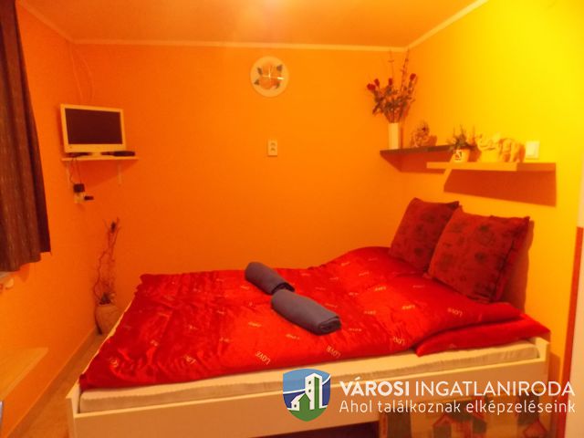 Igényes családi ház plusz 3 db. apartman!