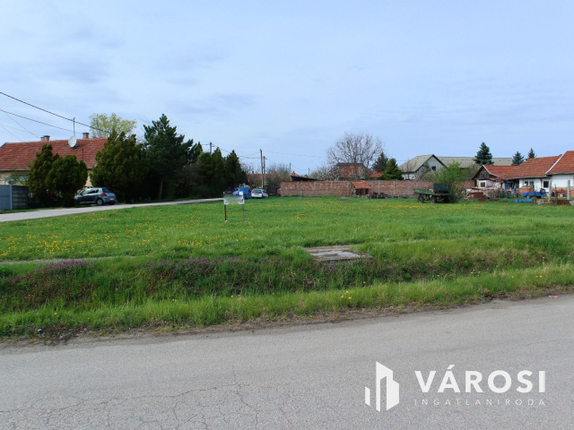 Beépítésre váró ikertelek Békéscsabán