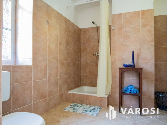 Részben felújított nemesi kúria, udvarház!