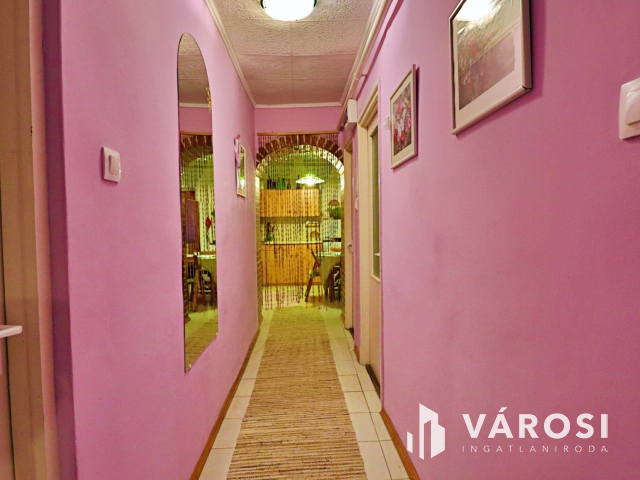 Belvároshoz közeli házrész, saját udvarral, kicsi rezsivel!