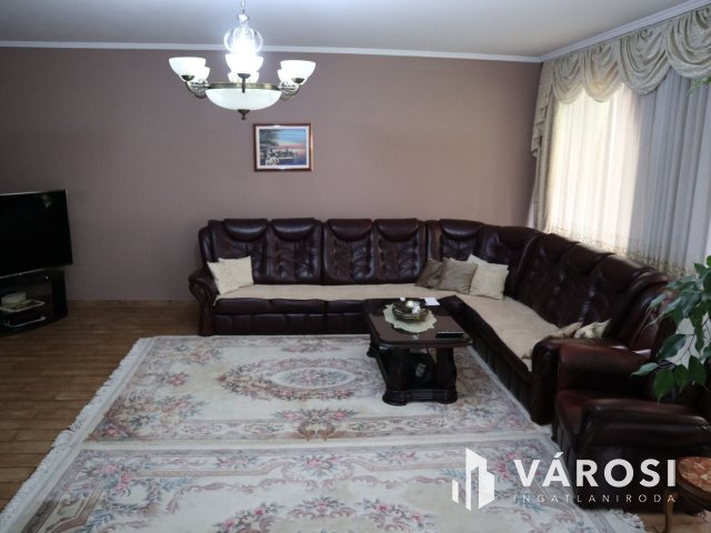 Exkluzív kétgenerációs családi ház Móra városrészen!