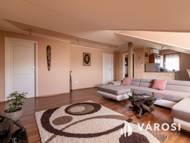 Két szintes családi ház étteremmel, lakás beszámítással