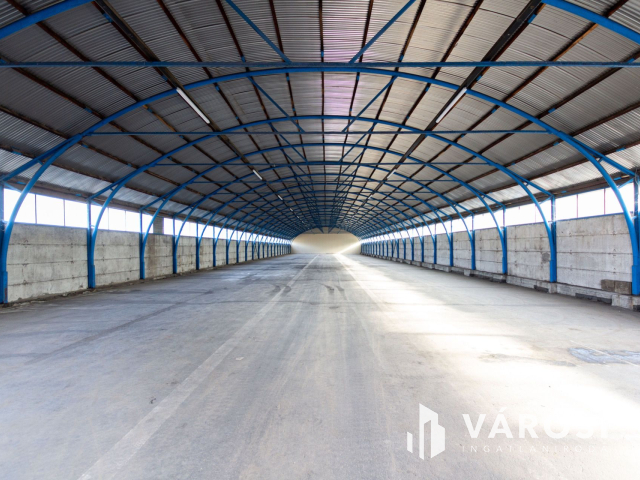 1080 m2-es csarnok raktározásra kiadó