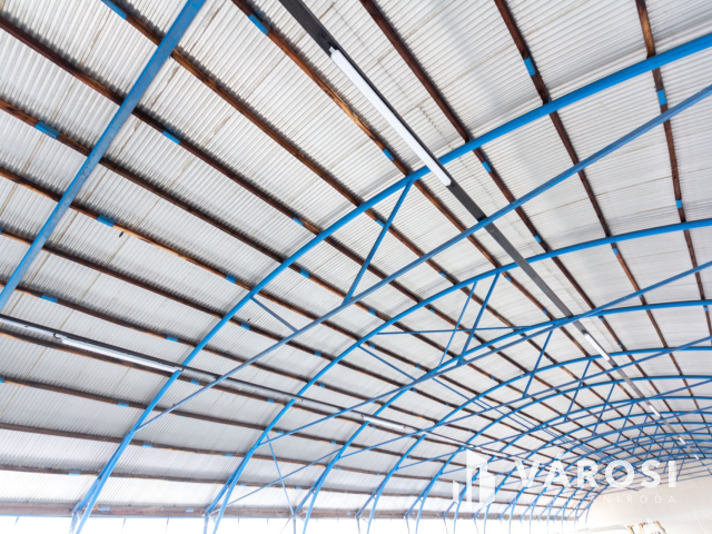 720 m2-es csarnok raktározásra kiadó