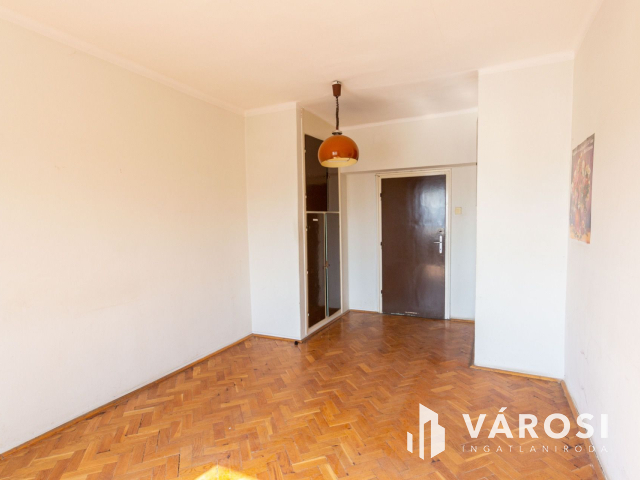 Eladó telephely: irodaház és csarnokok