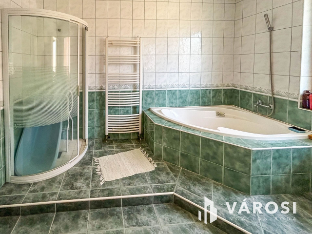 Egyedi stílusú 4 szobás családi ház