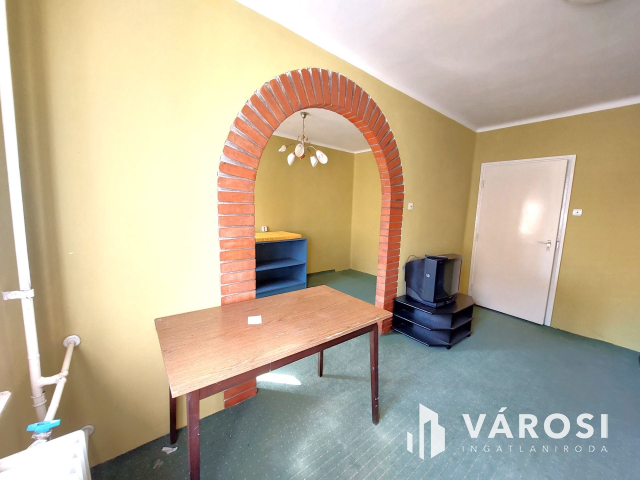 SZÁLLÁSHELY létesítésére alkalmas kétszintes IRODAHÁZ