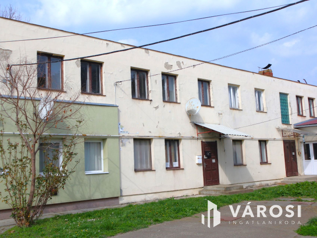 SZÁLLÁSHELY létesítésére alkalmas kétszintes IRODAHÁZ