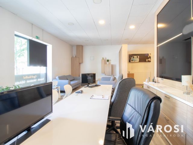 Forgalmas útvonalon 178 m2-es, igényesen felújított ingatlan