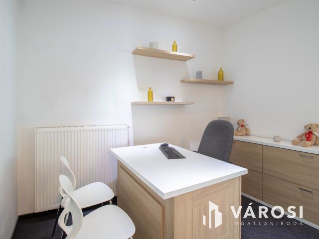 Forgalmas útvonalon 178 m2-es, igényesen felújított ingatlan