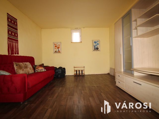 2 szobás ház Kunágotán, nagy telekkel.