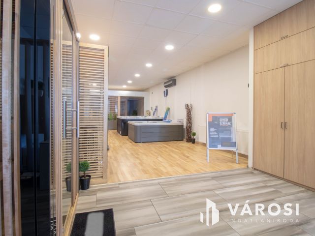 Igényesen felújított, utcai bejáratú, 178 m2-es iroda eladó