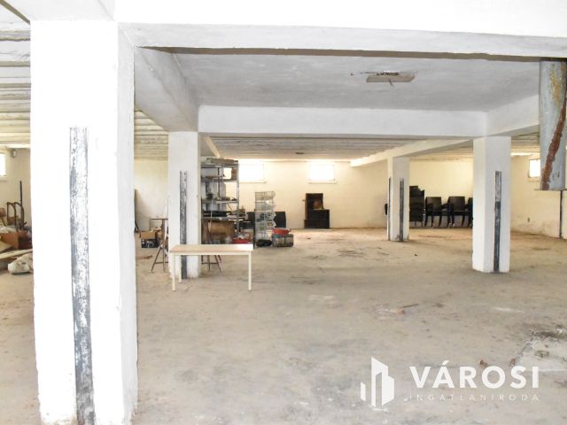 Eladó raktárépület!