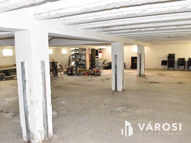 Eladó raktárépület!