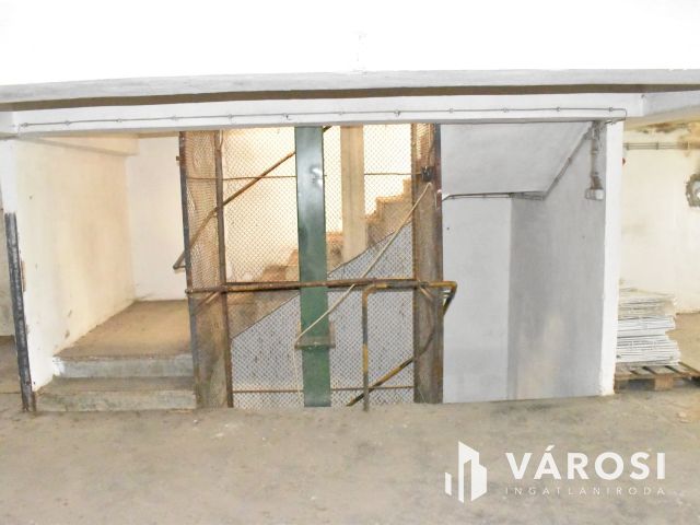 Eladó raktárépület!