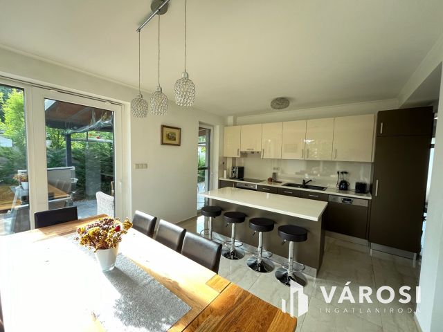 Debrecen Kertvárosi Lakóparkban Igényes Szép Ház