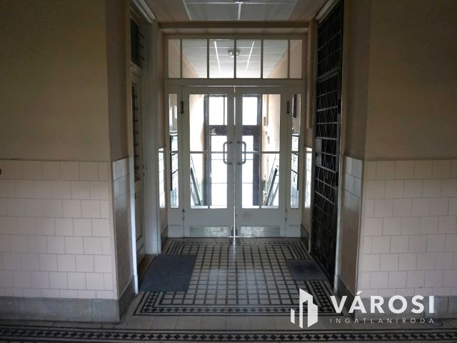 Nagyszerű lakás szenzációs elhelyezkedéssel!