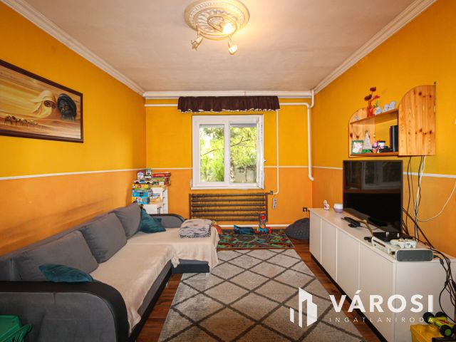 Két generációs négyszintes családi ház Jaminában