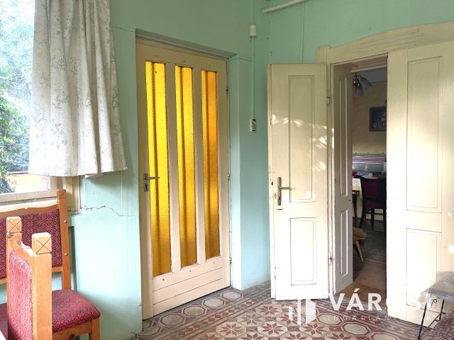 Eladó ház Szarvason üzlethelyiséggel