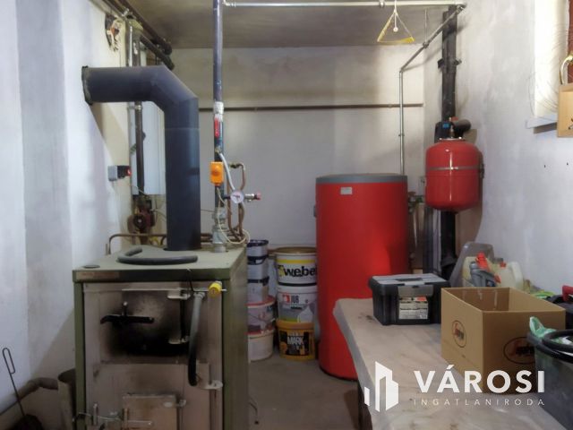 Családi ház + 3 apartman egyben kedvelt környéken!