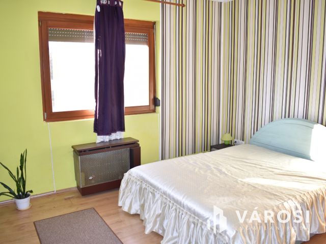 Szép kis kádár kocka a paradicsomban!