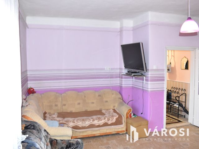 Szép kis kádár kocka a paradicsomban!