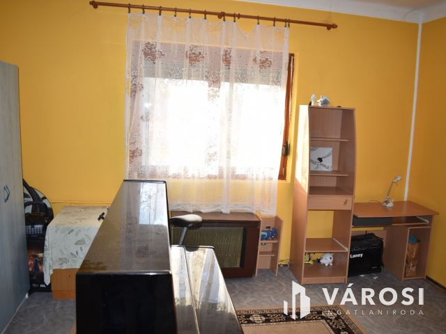 Szép kis kádár kocka a paradicsomban!