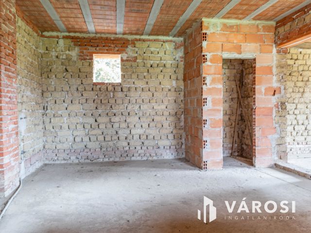 Szerkezetkész öko szálláshely Újirázon