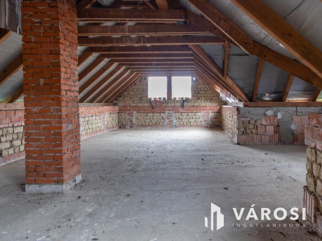 Szerkezetkész öko szálláshely Újirázon