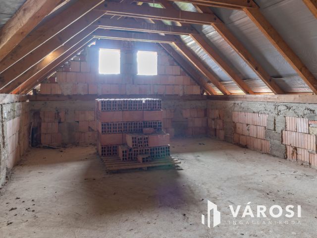 Szerkezetkész öko szálláshely Újirázon