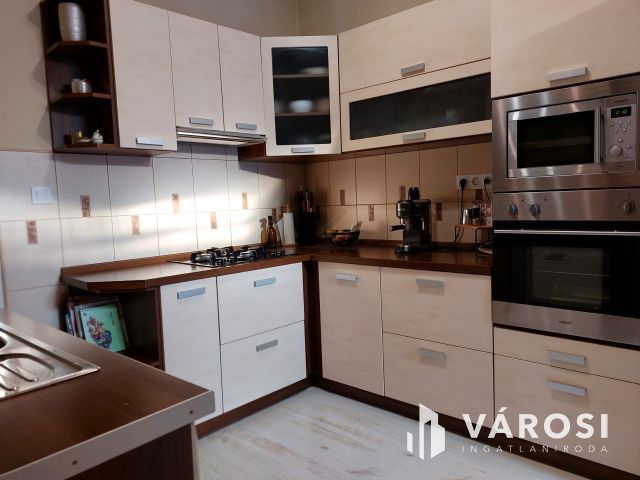 Felújított 4szobás családi ház,mellette kiadható ingatlannal