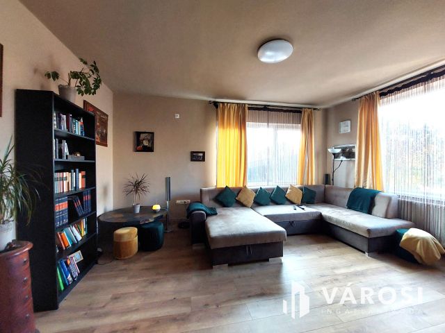 Felújított 4szobás családi ház,mellette kiadható ingatlannal