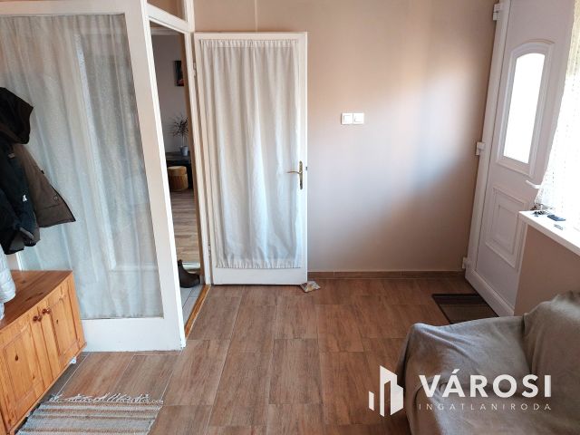 Felújított 4szobás családi ház,mellette kiadható ingatlannal