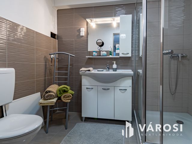 Wellnessház kiadó Fóton