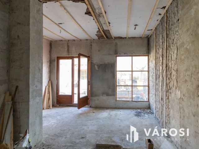 Felújítás alatt álló ház Jaminában, kiváló elhelyezkedéssel