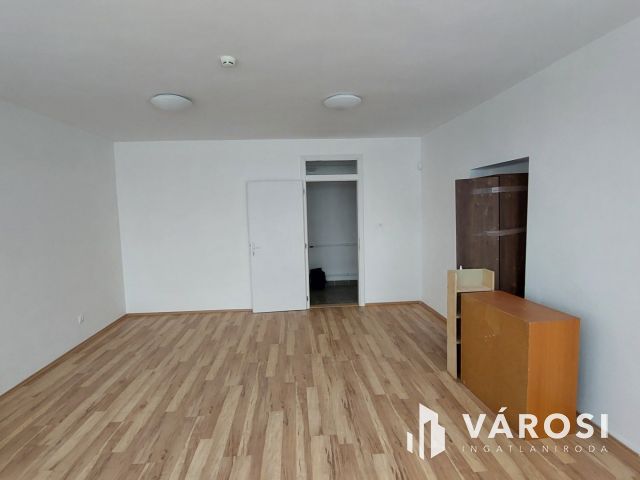 Logisztikai raktár ipari vasút bekötéssel is Szombathelyen