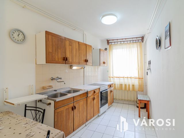 Tégla lakás Móraváros szívében