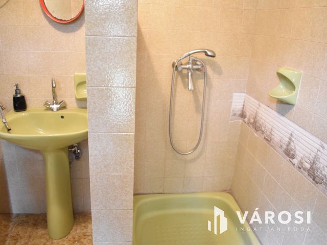 Városerdei felújított, téliesített nyaraló!