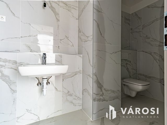 Új építésű, kisebb, megfizethetőbb, Siófok, Ezüstparton