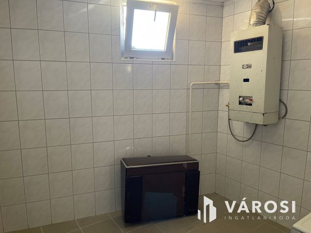 Falu szélén takaros házikó