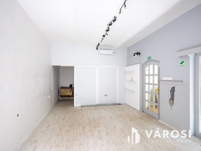 Eladó üzlethelyiség a belvárosban