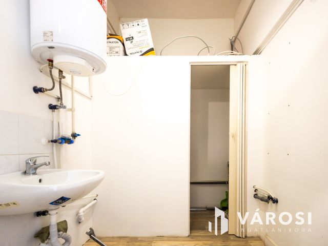 Eladó üzlethelyiség a belvárosban