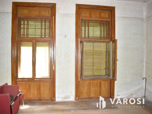 Egyedi stílus, tégla falazat, tágas terek Eleken!