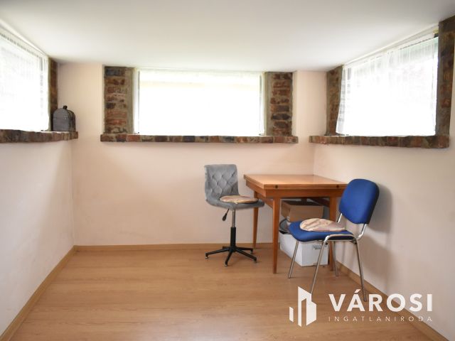 Családi ház jaminában a horgásztó mellett!