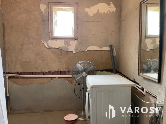 Saját ízlés szerint befejezhető parasztház eladó