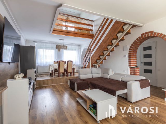 Galériás dorozsmai ikerház teljesen felújítva