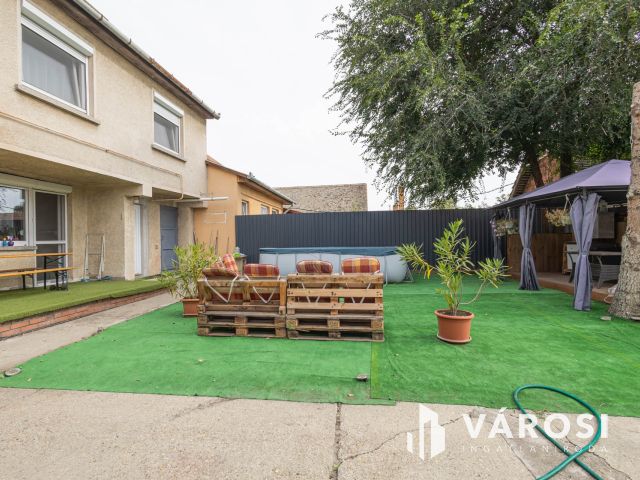 Galériás dorozsmai ikerház teljesen felújítva