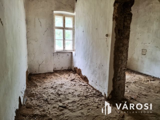 Felújítandó, utcafronti, különálló házrész a belvárosban