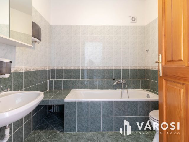 4 szintes, 330 m²-es, önálló irodaház a Tisztviselőtelepen